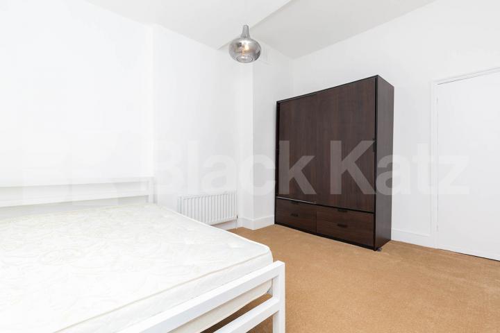 Contemporary one bedroom flat set on the first floor of a period conversion Marlborough Road, Upper Holloway